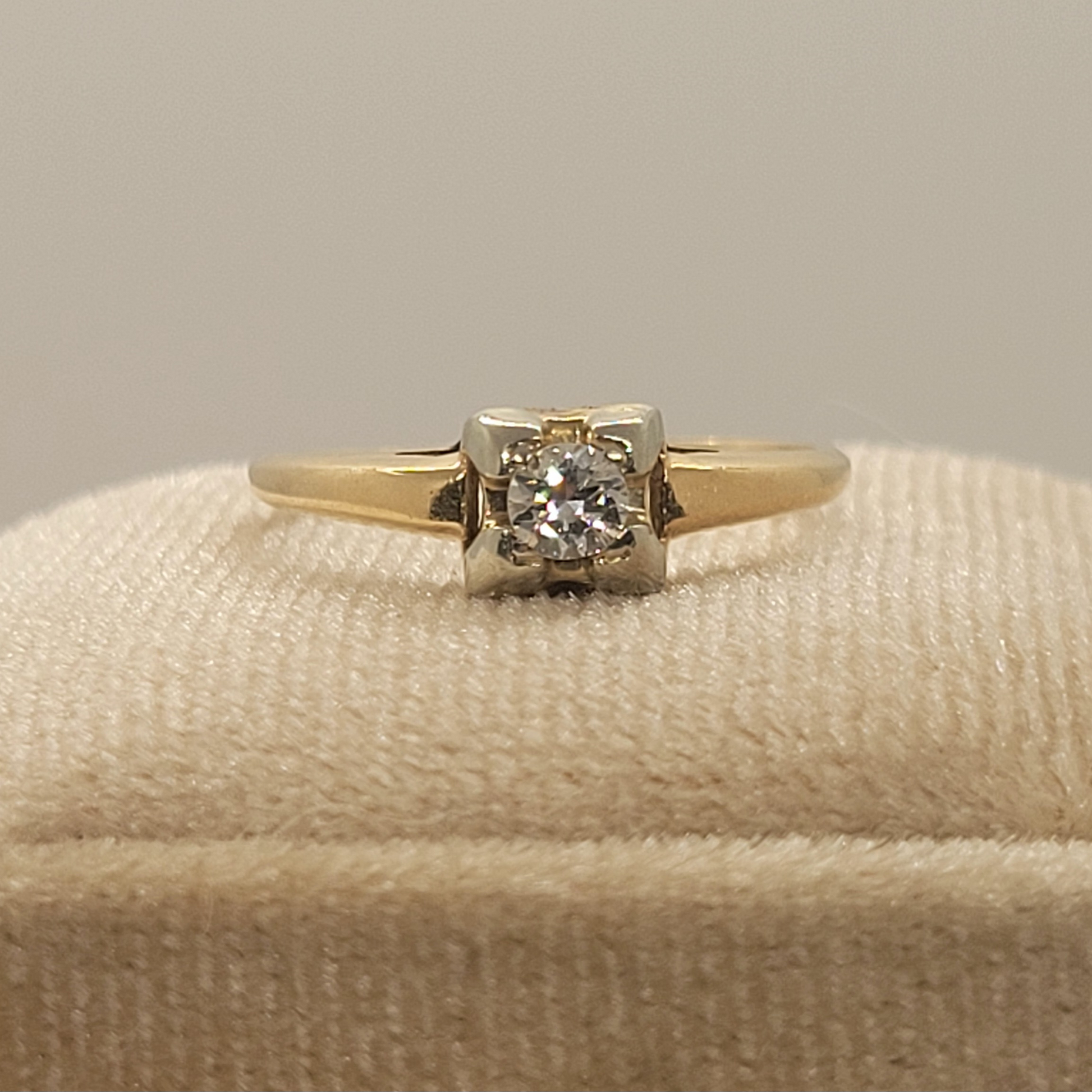 Vintage Diamond Solitaire 14K Yellow Gold Engagement Ring