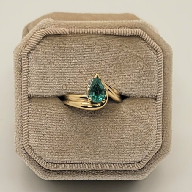 Vintage Emerald and Diamond 14K Yellow Gold Ring